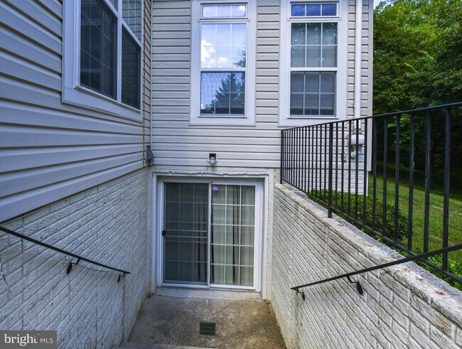 Building Photo - 13003 Belle Meade Trace