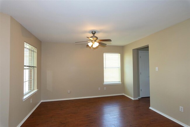 Building Photo - 245 Shale Dr