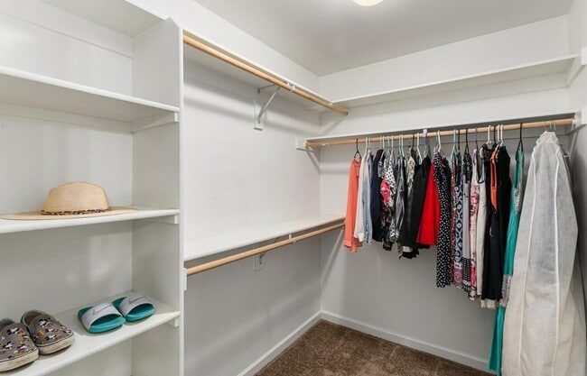 Building Photo - 2833 25th Ave