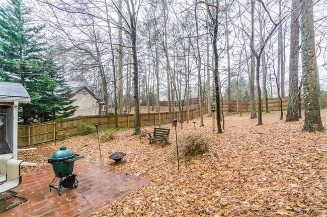 Building Photo - Alpharetta 4 bedroom home with large fenced in backyard