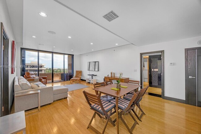 Building Photo - 251 Crandon Blvd