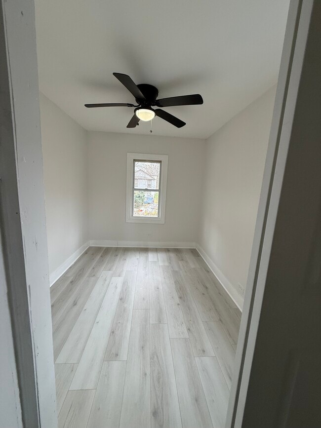 Building Photo - 2011 Grey Ave