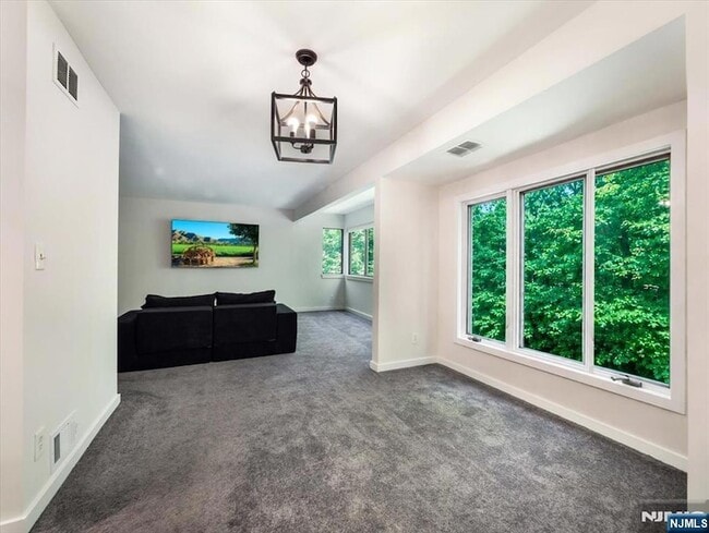 Building Photo - 241 Indian Hollow Court