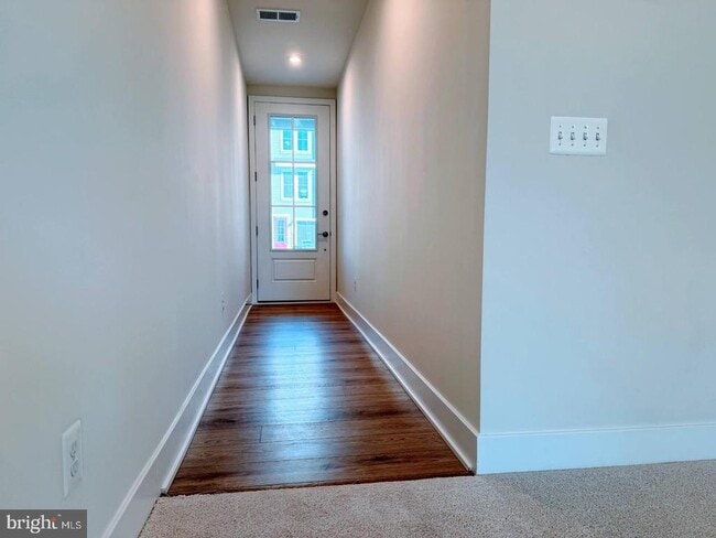 Building Photo - 122 Galaxy Pl