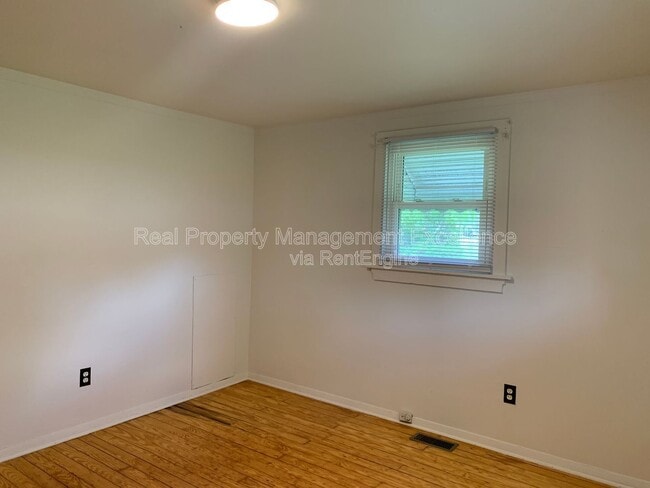 Building Photo - 410 W Watson St