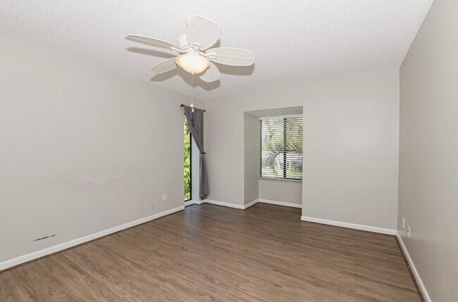 Building Photo - 800 NW Fork Rd