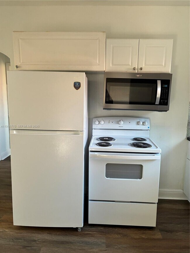 Building Photo - 750 NE 86th St