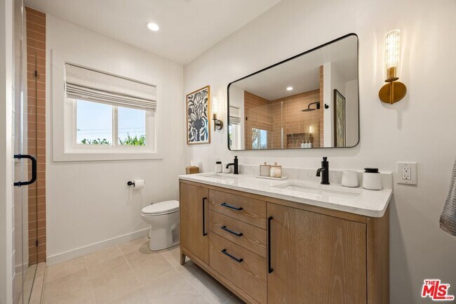 Building Photo - 107 Alto Dr
