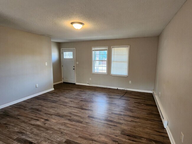 Building Photo - 408 Sheila St