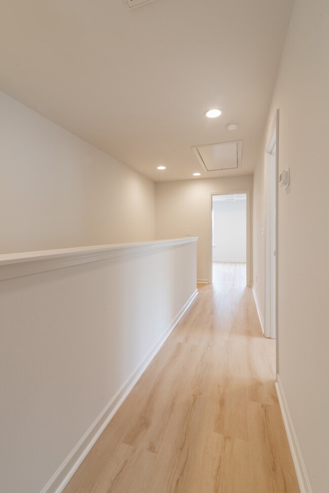 Building Photo - 2719 Capitol Dr