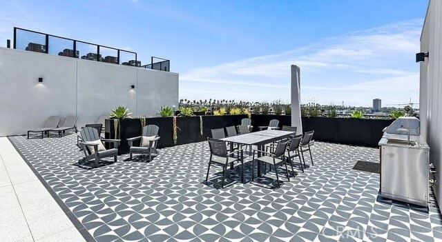 Building Photo - 904 S New Hampshire Ave