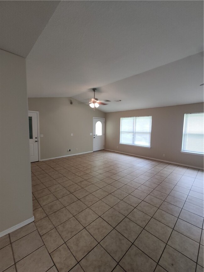 Building Photo - 2282 Danielle Dr