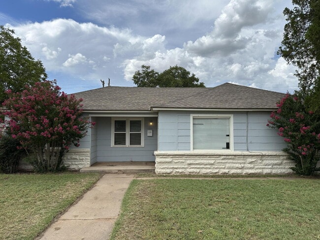 Building Photo - 3/2/2 close to Texas Tech!