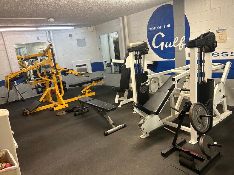 Weight Room (community) - 8817 S Thomas Dr