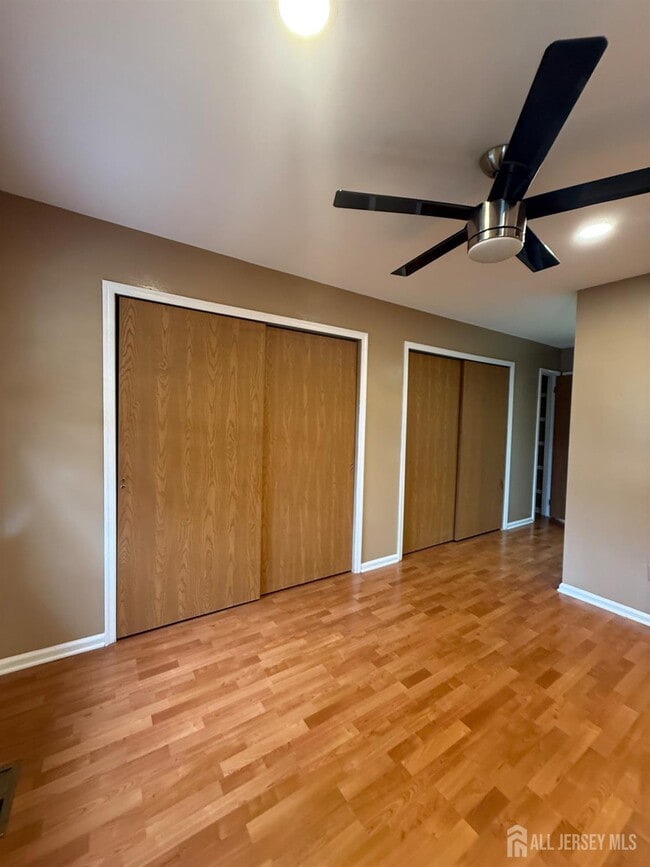 Building Photo - 2802 Deerfield Dr