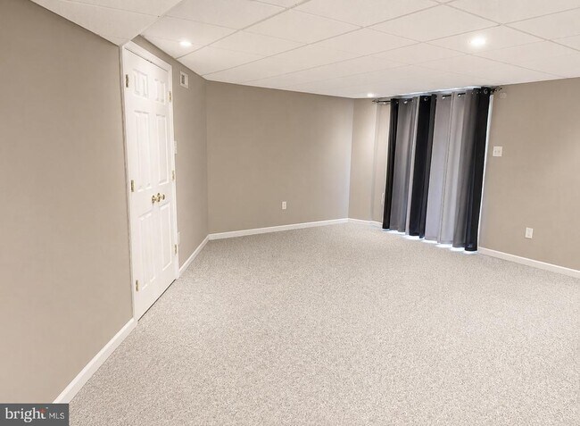Building Photo - 1042 Colin Dr