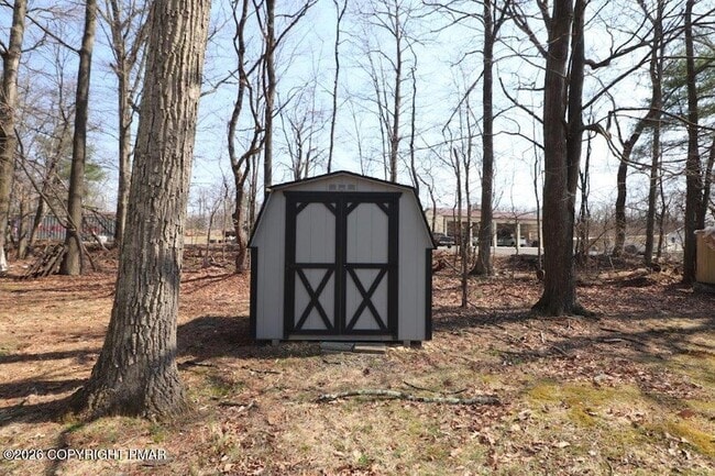 Building Photo - 238 Birchwood Ln