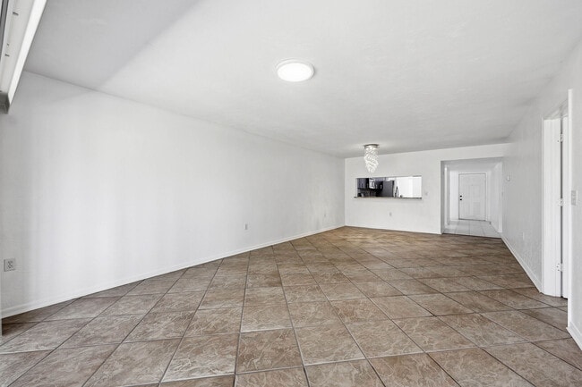 Building Photo - 1231 Commonwealth Cir