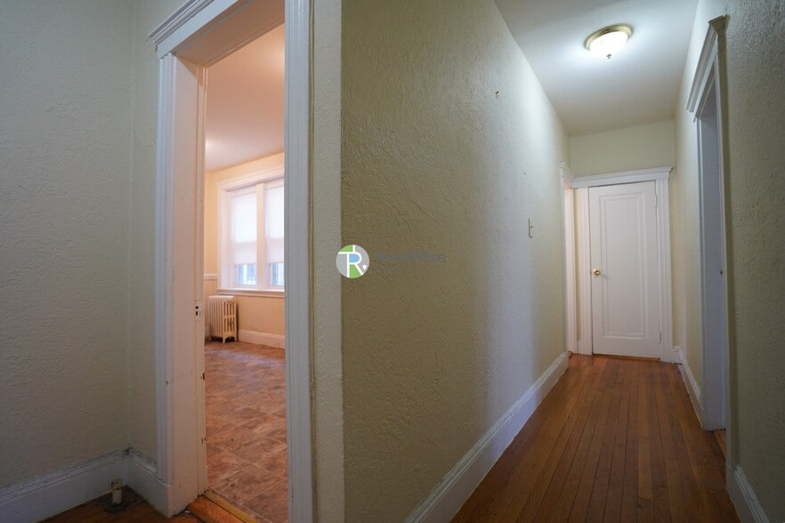 Building Photo - 51 Linden St