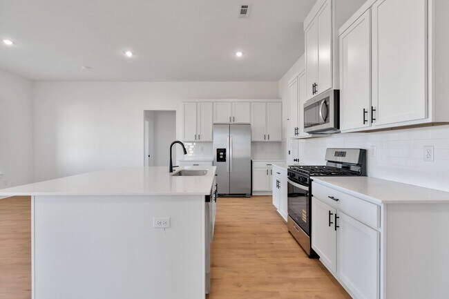 Building Photo - Brand-New 4 Bedroom in Siloam Springs! 3-C...
