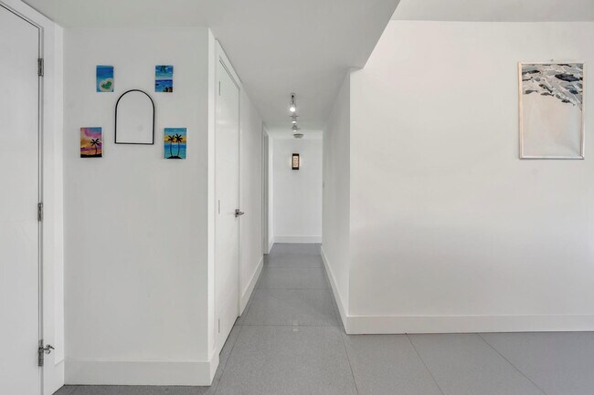 Building Photo - 11930 N Bayshore Dr