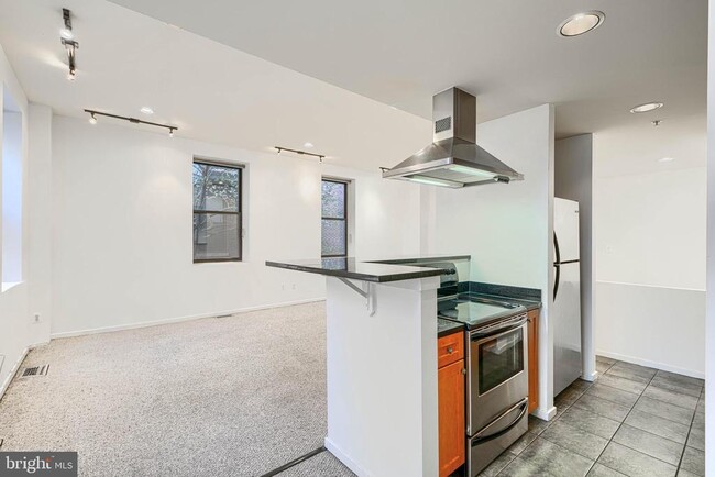 Building Photo - 1211 Light St