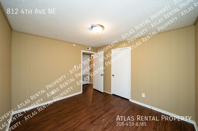 Building Photo - 812 4th Ave NE
