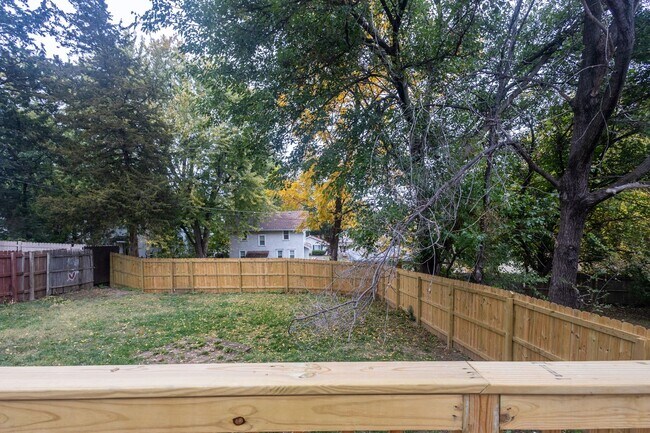 Building Photo - A Great 4BD/1.5BA Single Family Home That Has Been Recently Renovated