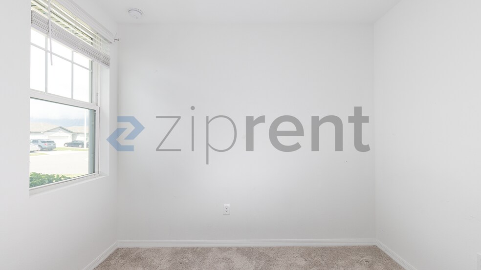 Building Photo - Unit