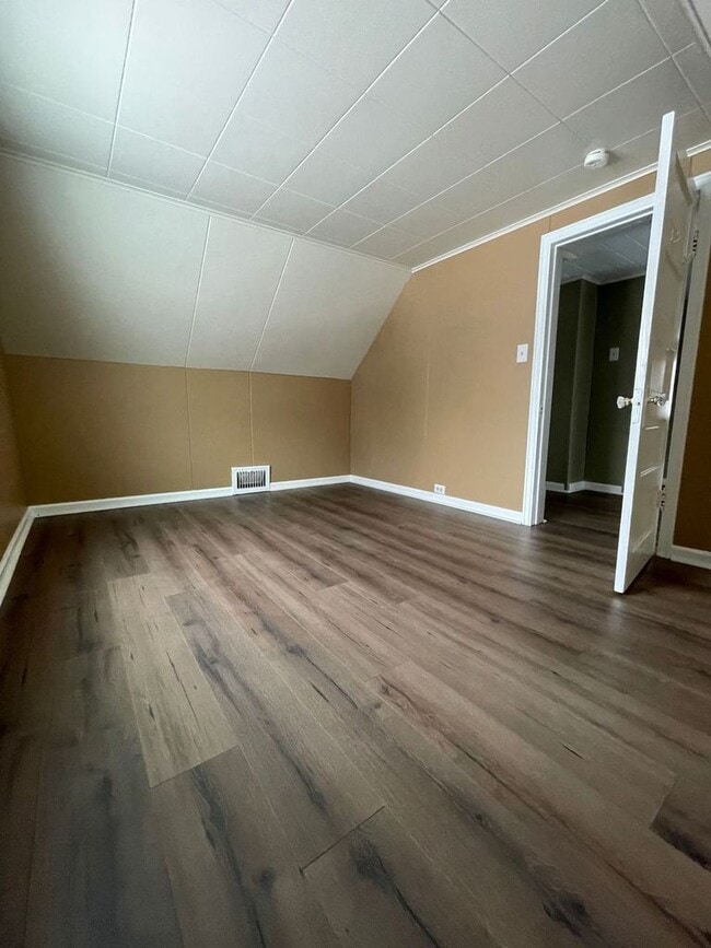 Building Photo - 25 2nd St NW