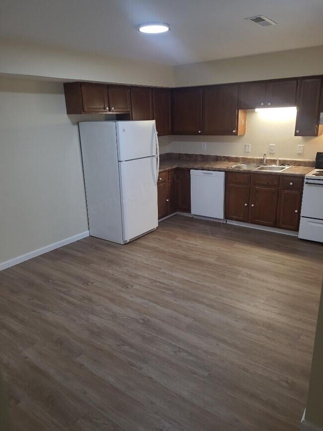 Primary Photo - 501 W Fannetta St