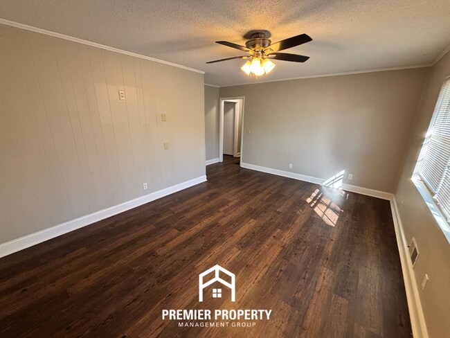 Building Photo - Spacious 3BR Home Near Birmingham w/ Hardwood Floors, Fenced Yard & Garage