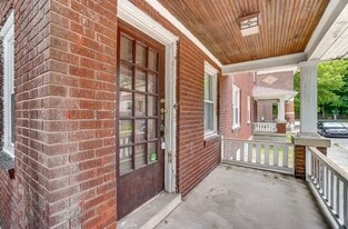 Building Photo - 128 Cross St