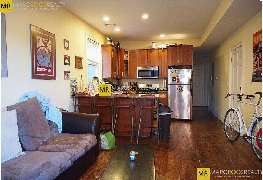 Building Photo - 731 Parker St