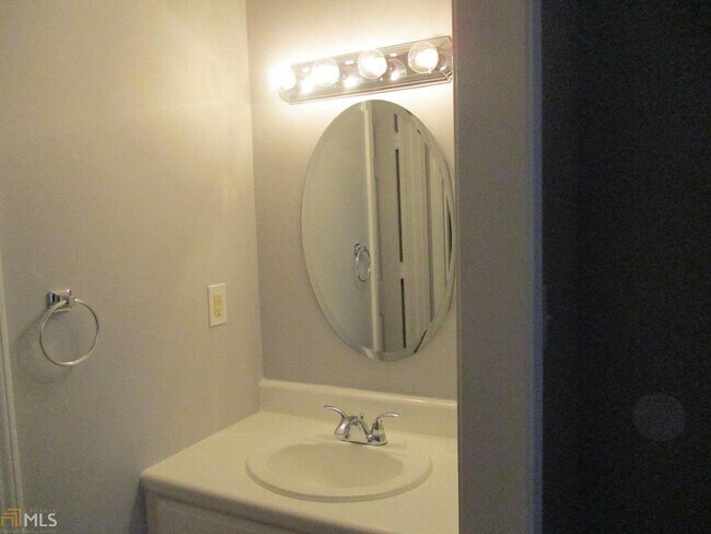 Building Photo - 2255 Ramblewood Cir
