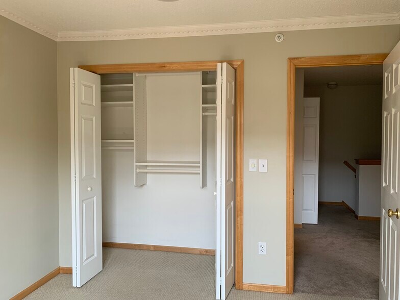 California closets throughout - 1530 Zarthan Avenue South