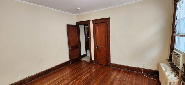 Building Photo - 352 Elm St