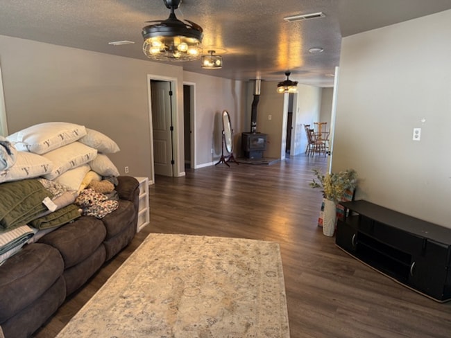 Building Photo - Country Home, 4 bed/2bath short term rental