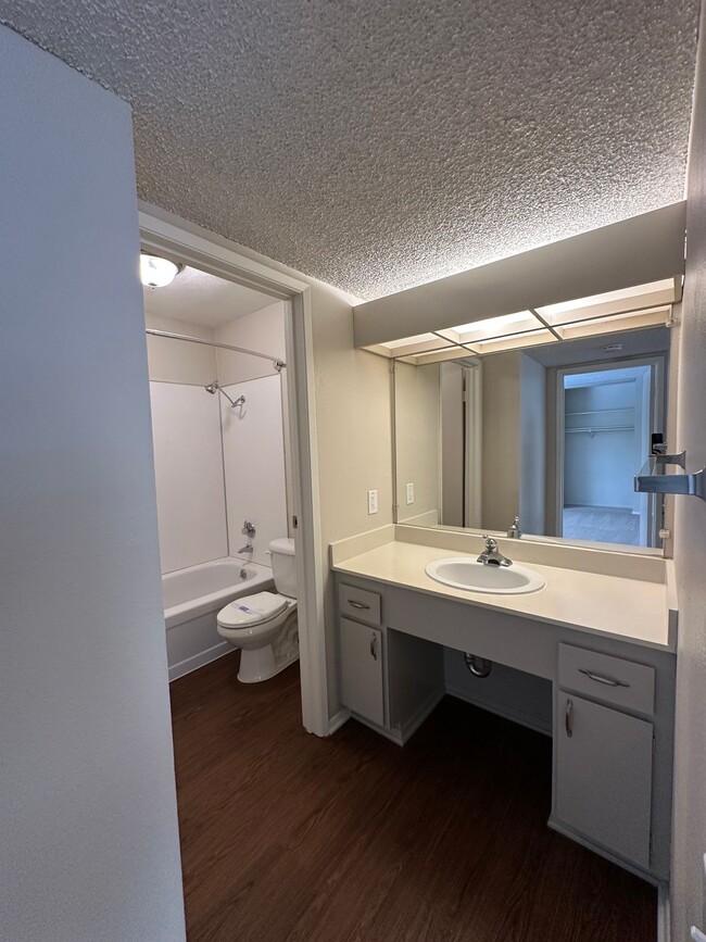 Building Photo - Camellia Court Apartments