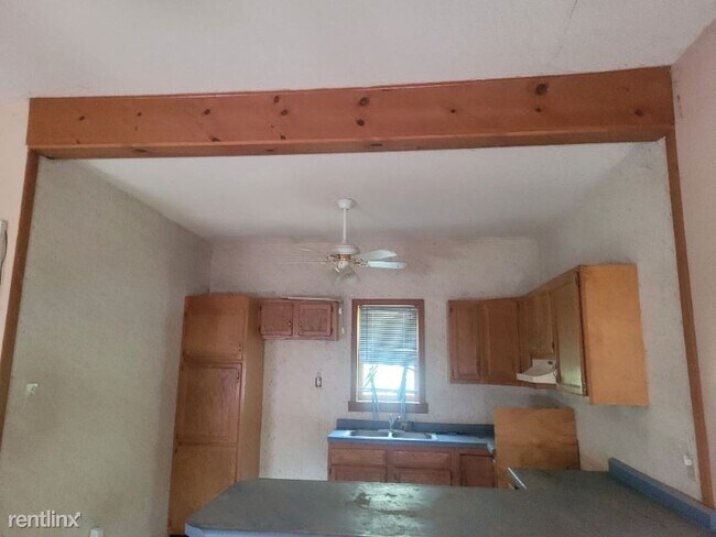 Building Photo - 3404 Main St