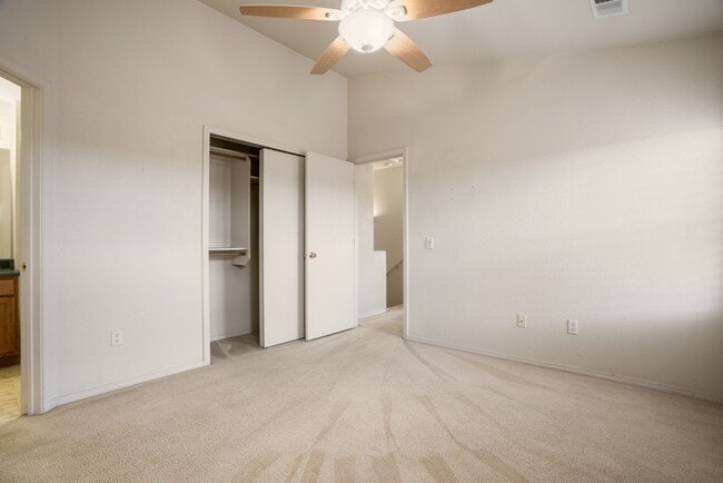 Building Photo - San Antonio Condos Gem!