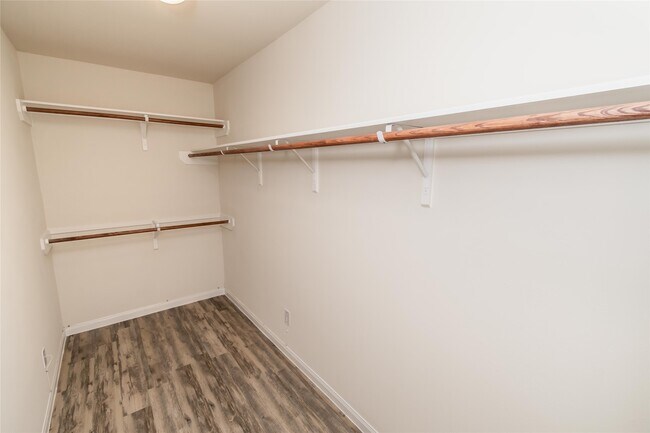 Building Photo - 19 Lazy Swing Ct