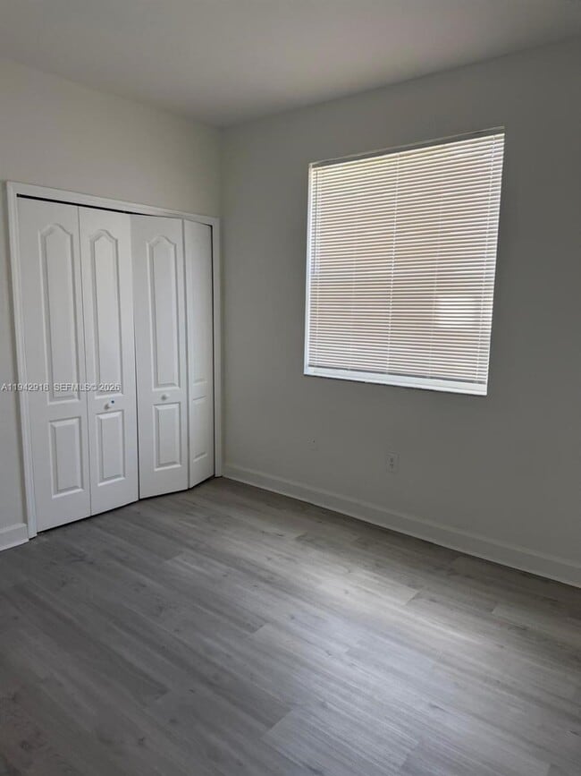 Building Photo - 1656 SE 29th Ct