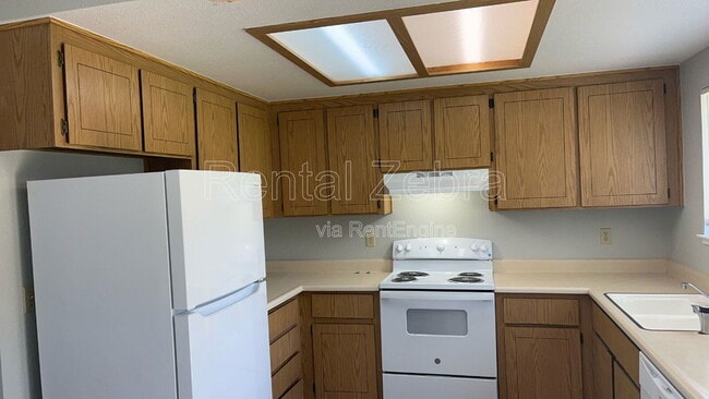 Building Photo - 1891 Santa Monica St