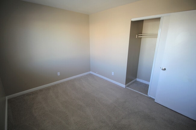 Building Photo - Gorgeous 3Bed/2.5Bath/Pool/Spa, 2-Story Home located in the NW part of the valley