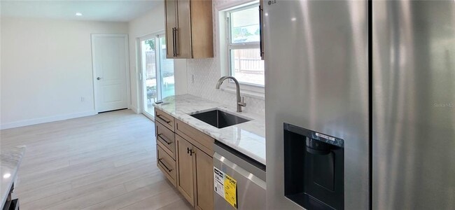 Building Photo - 4018 29th Ave W