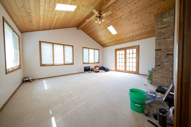 Building Photo - 4800 Orleans Ln N