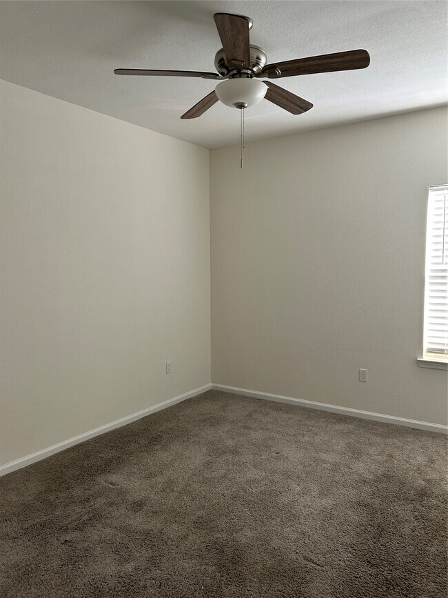 Building Photo - 10906 Southview St