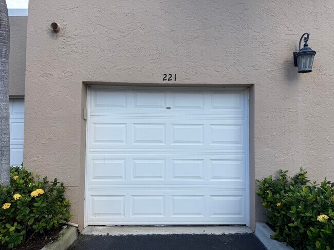 Building Photo - 6670 Villa Sonrisa Dr