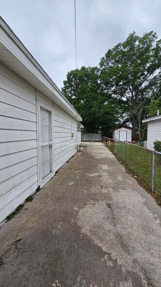 Building Photo - 9504 Evesham Rd